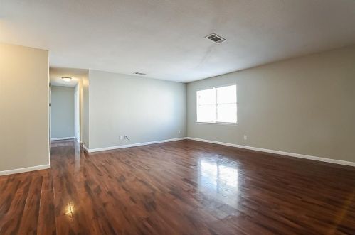 2627 Gross Rd, Dallas, TX 75228-4520