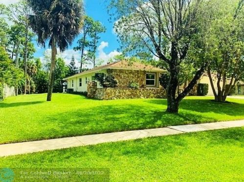 12151 Old Country Rd, West Palm Beach FL  33414-4816 exterior