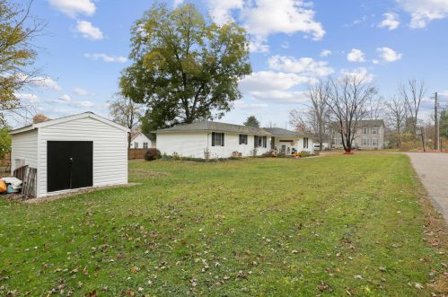 300 Cooper St, Mount Vernon OH  43050-1604 exterior