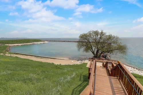 3862 Lake Dr, Milwaukee WI  53211-2446 exterior