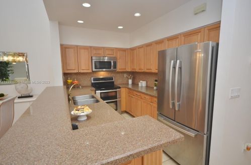 14528 Balgowan Rd, Hialeah FL  33016-6436 exterior