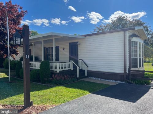 500 Mount Airy Rd, Schoeneck, PA 17578-9746