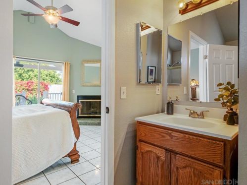 1653 Edgemont St, San Diego CA 92102-1241 exterior