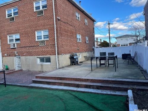 151-10 80th St, Jamaica, NY 11414-1135