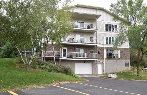 140 Commerce Blvd, Slinger WI  53086-9008 exterior