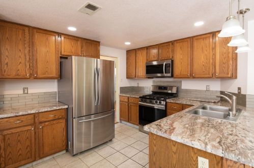 2836 Marsh Creek Ln, Riverbank CA  95367-3828 exterior