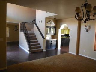 6121 Kings Canyon Dr, Bakersfield CA  93306-9607 exterior