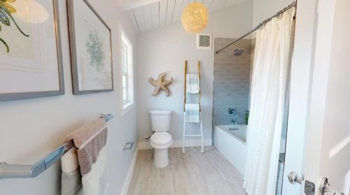 1657 Gates Ave, Manhattan Beach CA  90266-7028 exterior