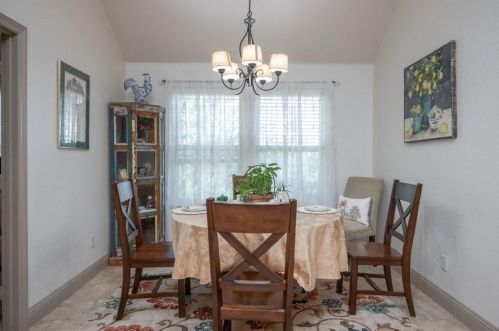 1010 Burkburnett Dr, Weatherford TX  76087-2819 exterior