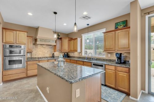 2807 Del Rio St, Gilbert, AZ 85295-5219