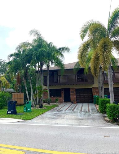7821 100th St, Miami, FL 33156-2628