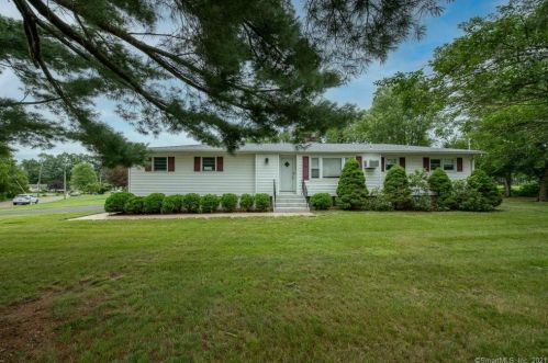 2 Valley Brook Ln, North Haven, CT 06473-2638