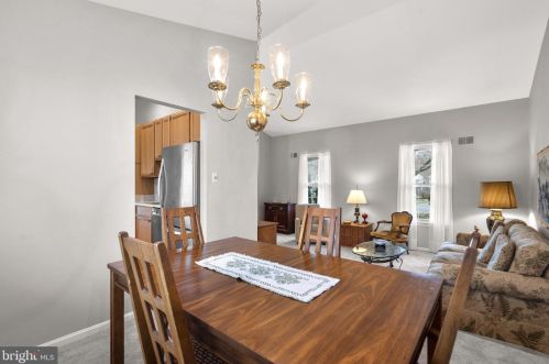 6010 Rdg Frd Dr, Springfield VA 22015-3651 exterior