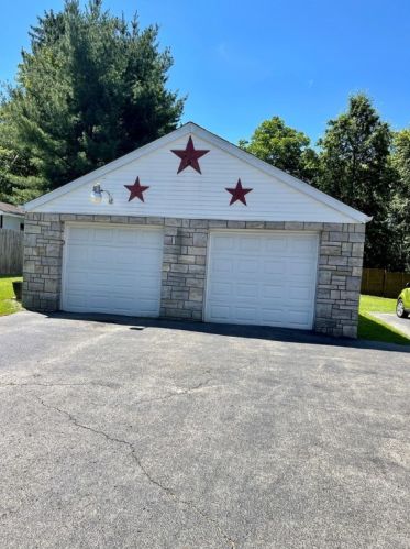 20 Orchard Way, New Castle, PA 16105-1208