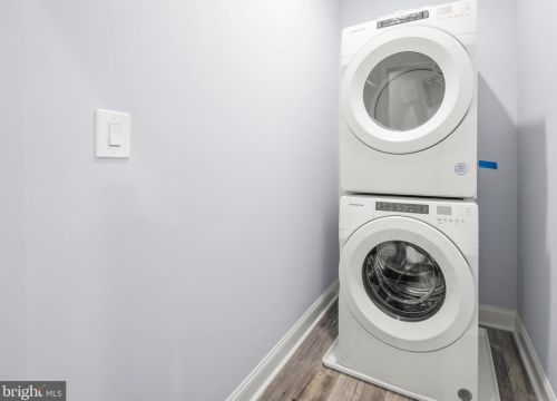 1111 Holbrook Ter, Washington DC 20002-2704 exterior