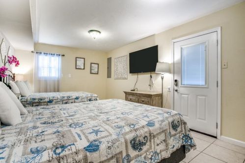 2511 Bernardo De Galvez Ave, Galveston TX 77550 exterior