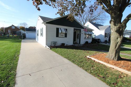 7830 21st Ave, Kenosha, WI 53143-5823