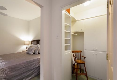 1873 Los Encinos Ave, Glendale CA  91208-2221 exterior