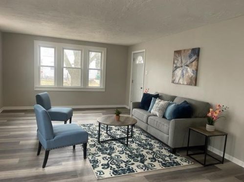1572 Ellis St, Green Bay, WI 54302-1737