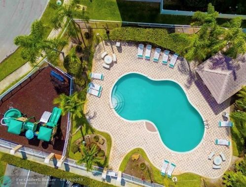 2937 179 Ave, Hollywood FL 33029-1602 exterior