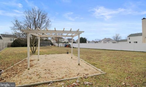 347 Hackberry Dr, New Castle, DE 19720-7645