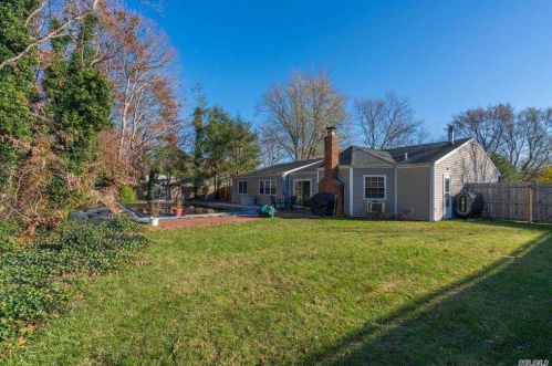 29 Barnsley Cres, Mount Sinai, NY 11766-2801