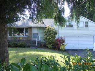 8012 D St, Tacoma, WA 98404-1039