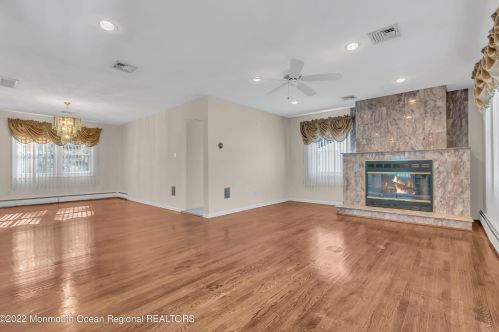 4 Judith Ct, Tinton Falls NJ  07712-4173 exterior