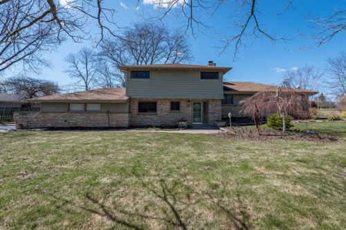 8635 Seneca Rd, Milwaukee, WI 53217-2331