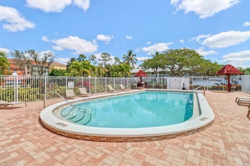 4635 Bayshore Dr, Naples FL  34112-4358 exterior