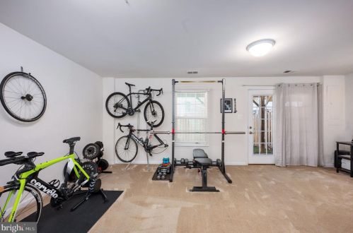 7009 Darbey Knoll Dr, Gainesville VA  20155-3634 exterior