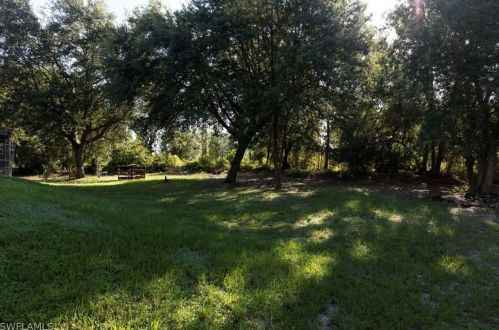 563 Flamingo Ave, Lehigh Acres FL 33974-7509 exterior