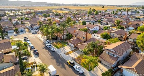 126 Olivetree Dr, Perris CA  92571-2744 exterior