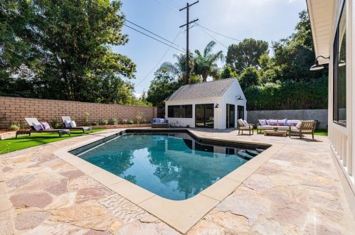 6464 Firmament Ave, Van Nuys CA  91406-6218 exterior