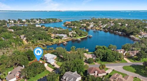 833 Boulevard Of The Champions, Shalimar FL  32579-2154 exterior