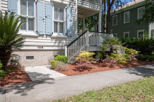 109 Shelmore Blvd, Mount Pleasant SC  29464-6614 exterior
