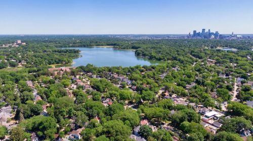 2935 Ewing Ave, Minneapolis MN 55422-3234 exterior