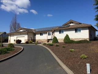 380 Birdie Ln, Roseburg, OR 97471-9283