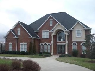 3001 Wandering Dr, Kingsport, TN 37660-8758