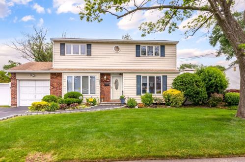 313 18th St, Deer Park, NY 11729-6315