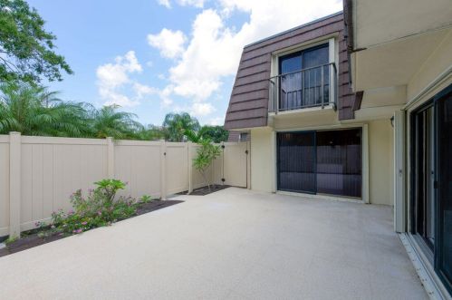 7424 74th Way, West Palm Beach, FL 33407-6735