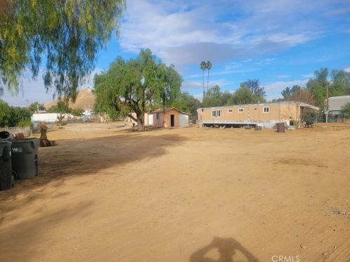 27390 Peach St, Perris CA  92570-8604 exterior