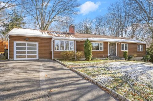 120 Wendy Rd, Bridgeport, CT 06611-3438