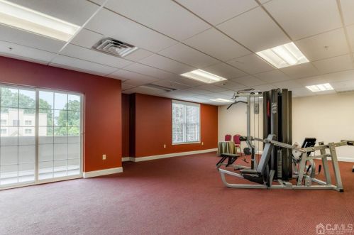 307 Regency Pl, Woodbridge NJ  07095-1032 exterior