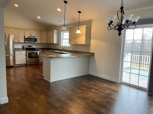 129 Hidden Lake Dr, New Castle, PA 16101-6379