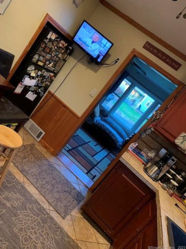 4 5th St, Danbury CT  06810-5704 exterior