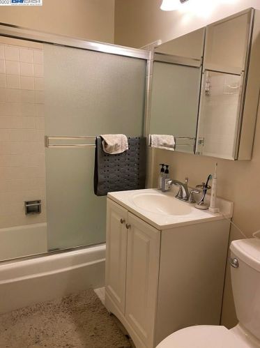 5230 Coronado Ave, Oakland CA 94618-1005 exterior