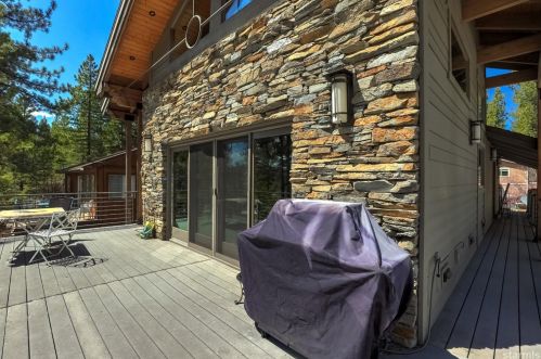 725 Stanford Ave, South Lake Tahoe CA  96150-2417 exterior