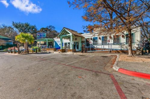 1135 Barton Hills Dr, Austin TX  78704-8812 exterior