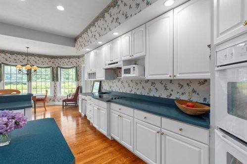 49 Blueberry Ln, Grove City PA  16127-4675 exterior